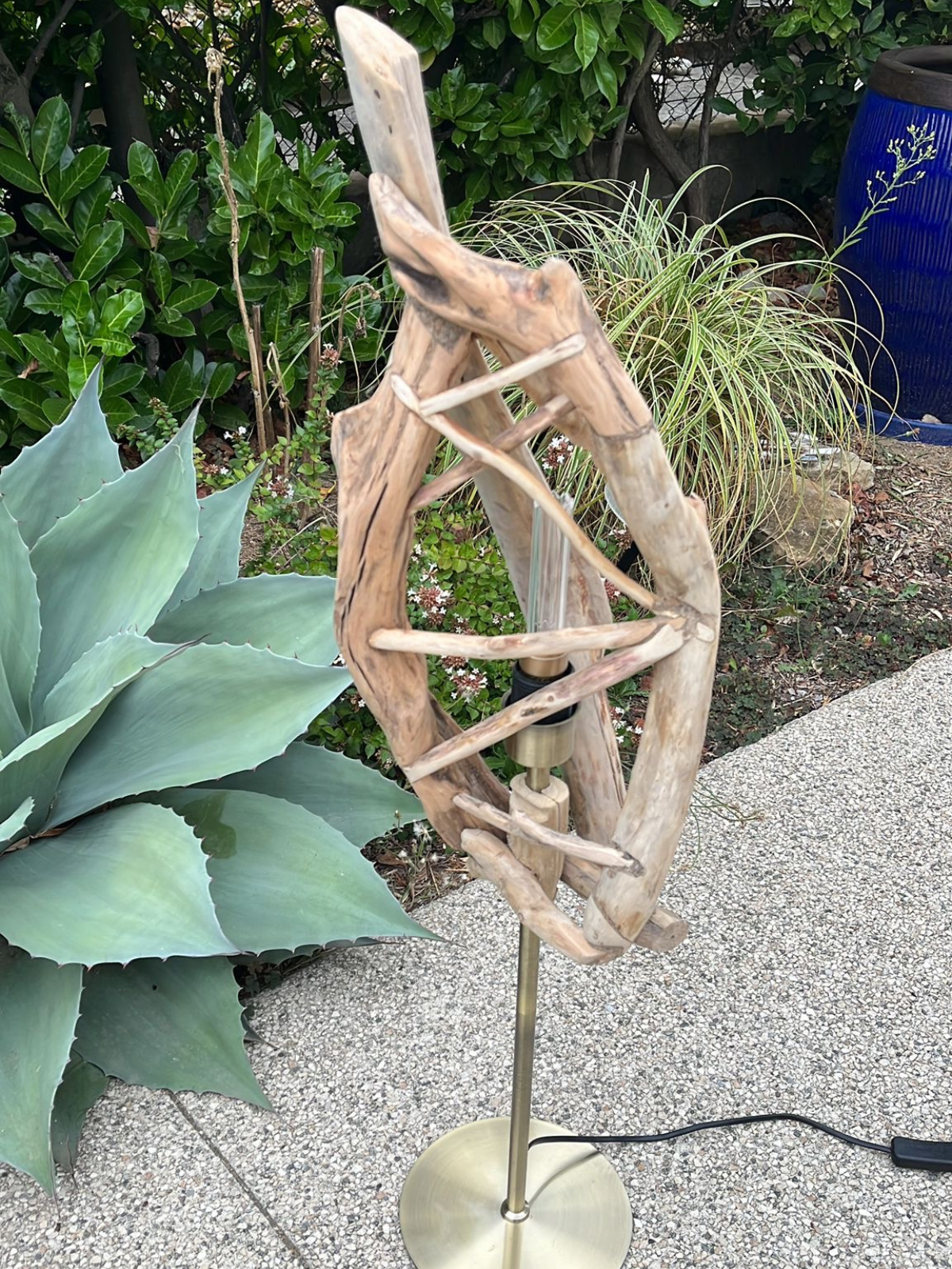 Lampe bois flotté sur pied