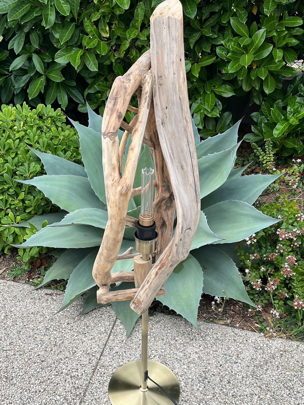 Lampe bois flotté sur pied