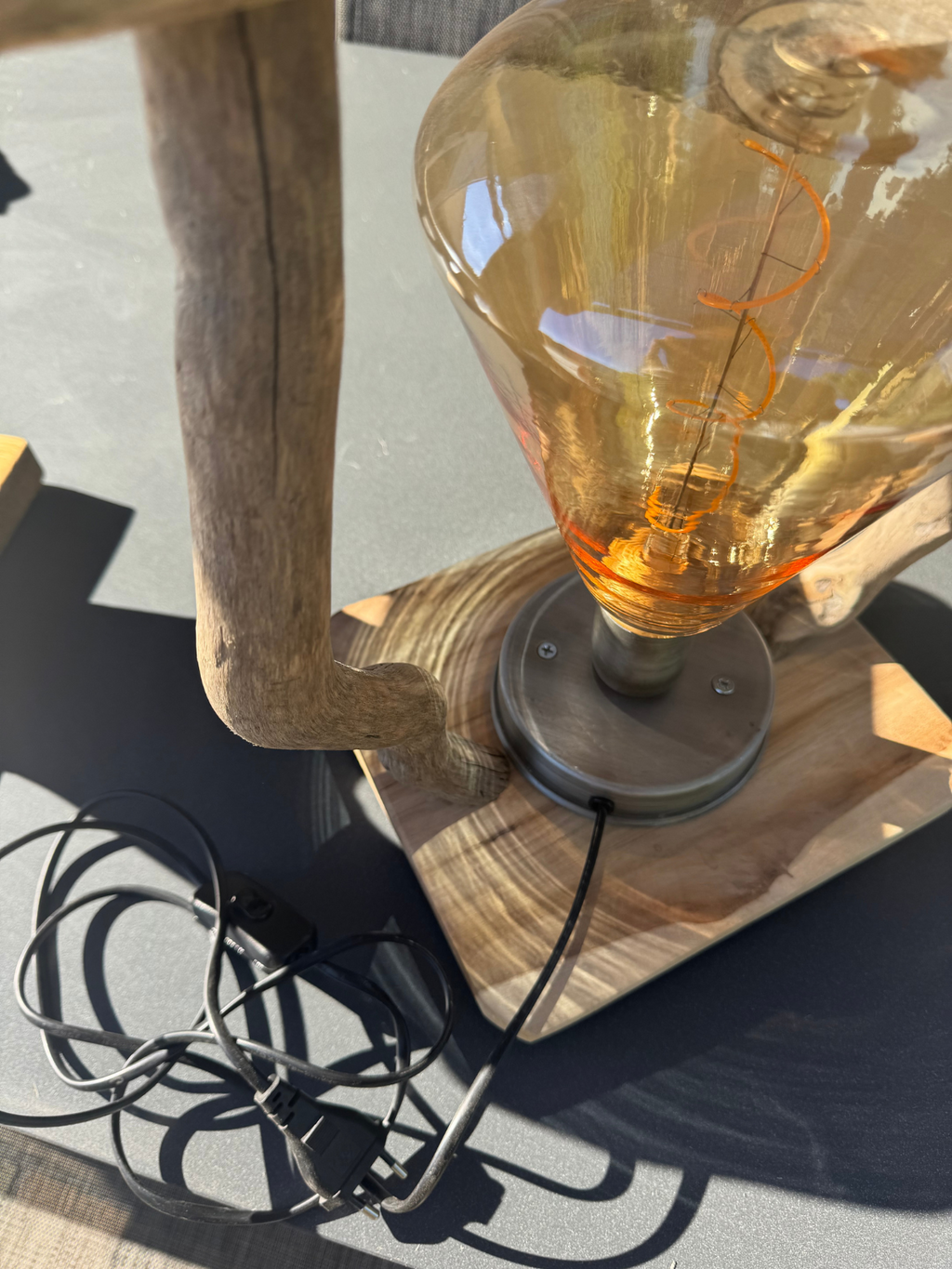 Lampe trapèze en bois flotté